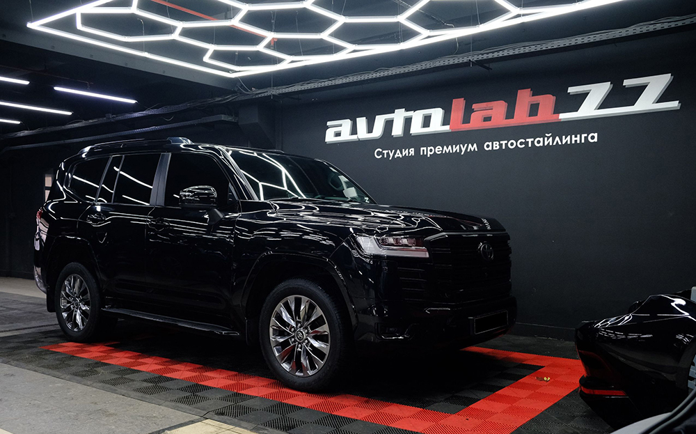 Оклейка автомобиля пленкой